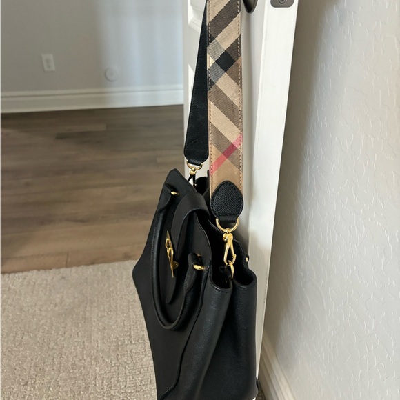 Burberry soft grain leather handbag - Picture 3 of 7